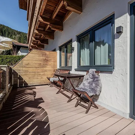 Modern In With Terrace Daire